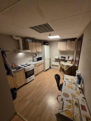 Kitchen, Hostel in City Centre near bus station in Torupilli