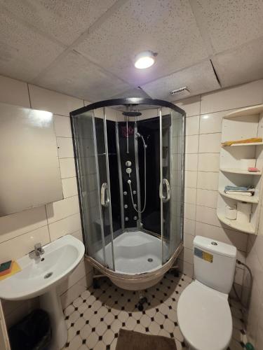 Shower, Hostel in City Centre near bus station in Torupilli