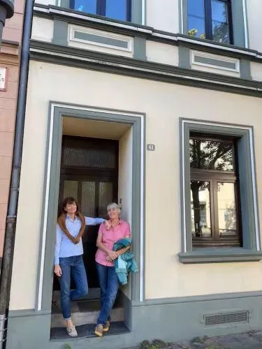 Privates Zimmer in unserem ruhigen Zuhause, nur 12 Minuten bis Düsseldorf in Neuss, Deutschland