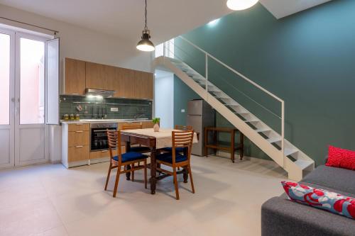 GuestHost - Casa Nika - Comfy Mezzanine Apartment