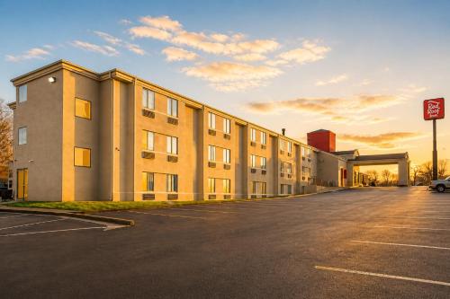 Red Roof Inn Branson - image 27