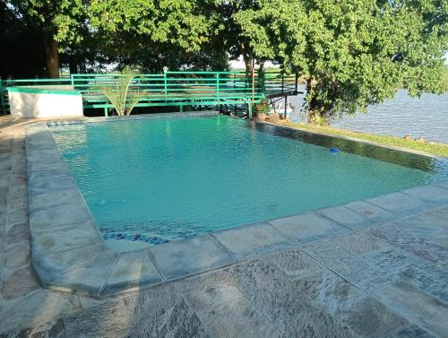 Zambezi River Safari Retreat 3bdr, Game & Canoe Safaris & Fishing in Mafuta