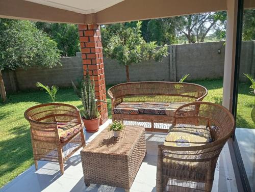 Zambezi River Safari Retreat 3bdr, Game & Canoe Safaris & Fishing in Mafuta
