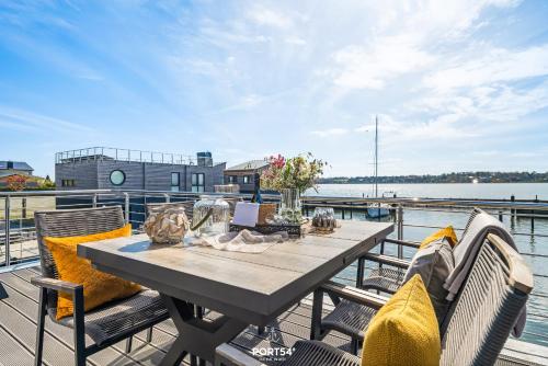 شرفة/ تراس, Wasserhaus im Pionierhafen Schleswig in شليسويج