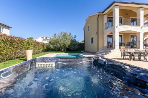 Karstais baseins, Villa Vanesa with Private Pool nearby Porec in Montizana