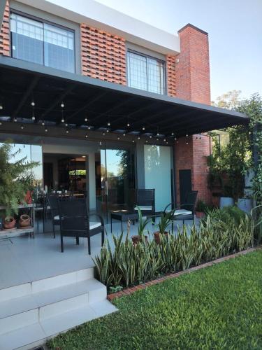 15 Huesped Casa Espaciosa Quincho Piscina Juegos in Ypacaraí