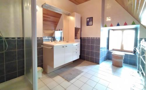 virtuve, Gîte de Pradevin (Gite de Pradevin) in Saint Clement (Auvergne)