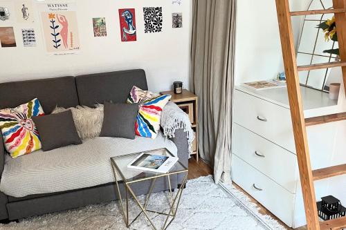 Quiet and bright studio of 20 m in Paris 15th - image 9