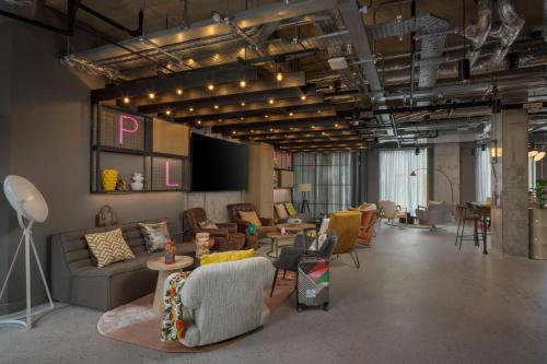Moxy Dublin Docklands - image 9