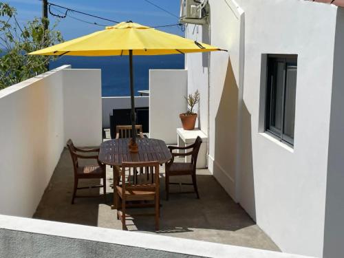 Balkons/terase, 2 bed Oceanview Villa Wood-Fire BBQ Washer Dryer in Sao Mateus