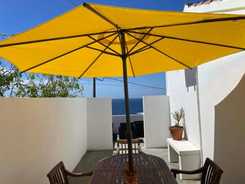Balkons/terase, 2 bed Oceanview Villa Wood-Fire BBQ Washer Dryer in Sao Mateus
