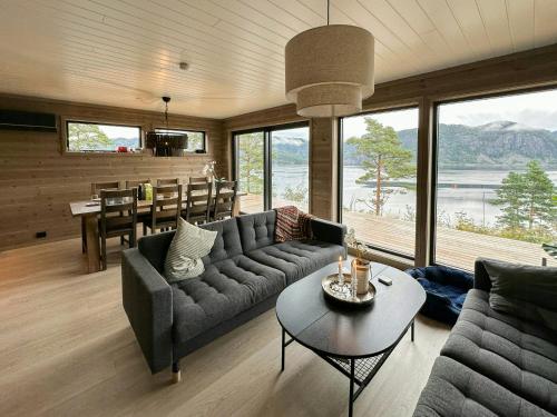 A szálláshely kívülről, Panoramic Cabin By Lake Lundevannet in Moi