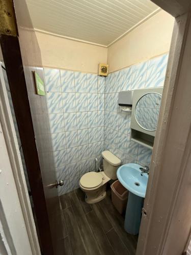 Downtown Roseau Stay Near Ferry Stadium & Bustops - image 3