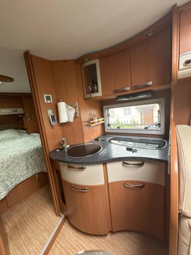 Camping car Paris in Савінь'ї-льо-Темпль