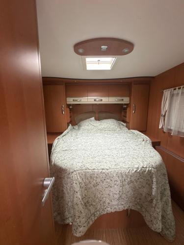 Camping car Paris in Савінь'ї-льо-Темпль