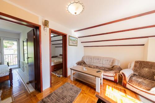 2 bedrooms, 4 beds