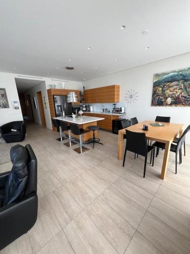 Deluxe 2BR Apartment Near Downtown Reykjavík (Deluxe 2BR Apartment Near Downtown Reykjavik) in Seltjarnarnes