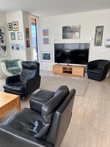 Deluxe 2BR Apartment Near Downtown Reykjavík (Deluxe 2BR Apartment Near Downtown Reykjavik) in Seltjarnarnes