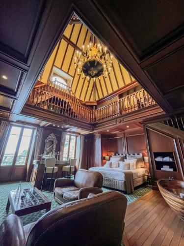 room detail thumbnail 2