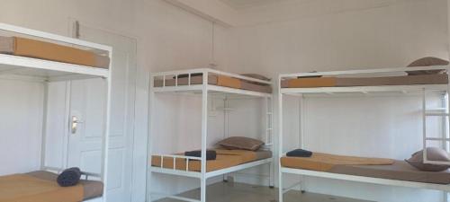 1 bunk bed