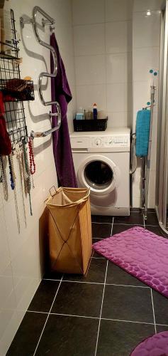 Small apartment with a patio in Hässelby Villastad