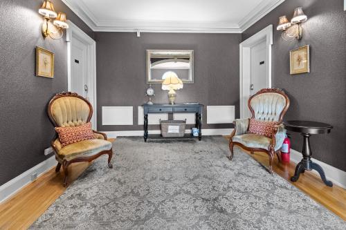 Historic Salyards Mansion by Heirloom Boutique Collection - image 9