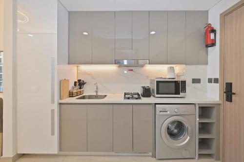 Modern Studio Close to Downtown - image 13