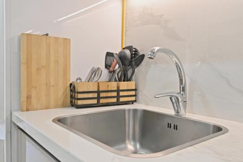 Modern Studio Close to Downtown - image 5