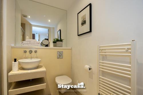 Sunset Haven Studio with Balcony and Free Parking - Tap to explore photos