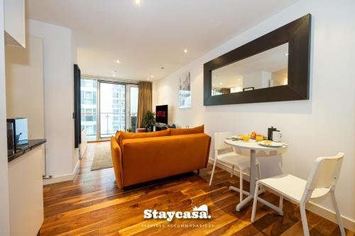Sunset Haven Studio with Balcony and Free Parking, Manchester