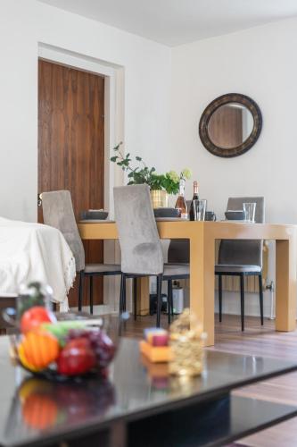 2 Bedroom Apartment In The Heart Of Soho 10WD - image 2
