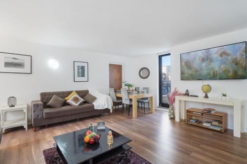 2 Bedroom Apartment In The Heart Of Soho 10WD - main image