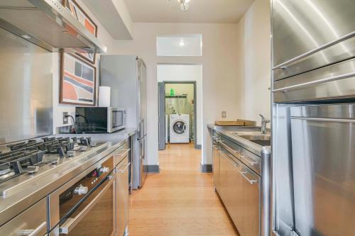Walk to Events & Dining: Updated Brownwood Apt in บราวน์วูด (TX)
