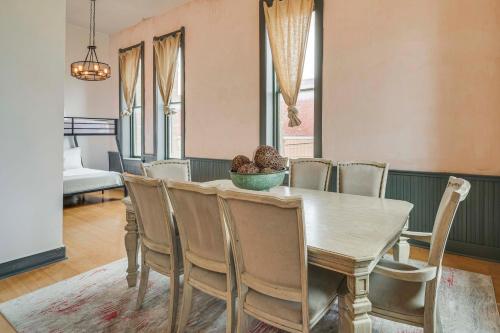Walk to Events & Dining: Updated Brownwood Apt in บราวน์วูด (TX)