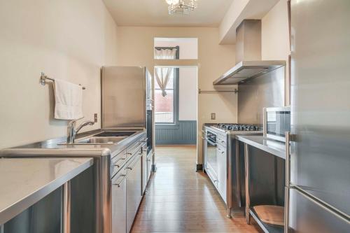 Walk to Events & Dining: Updated Brownwood Apt in บราวน์วูด (TX)