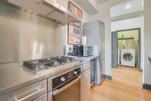 Walk to Events & Dining: Updated Brownwood Apt in บราวน์วูด (TX)