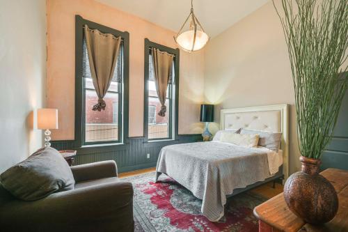 Walk to Events & Dining: Updated Brownwood Apt in บราวน์วูด (TX)