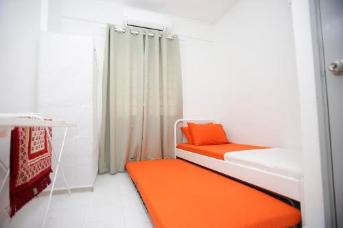 Putra Harmoni Putrajaya (Economy Suite, 3 AC Bedrooms, 1 Bath, WiFi, Ground Floor) by MRK near Putra Mosque