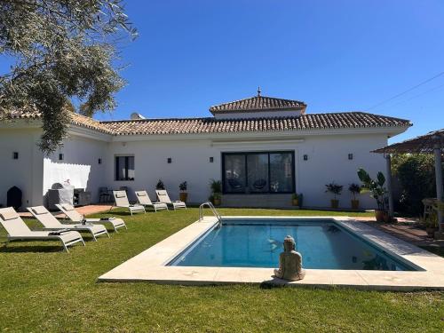 El Rancho Villa with pool near Puerto Banus