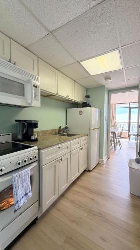 Fabulous Oceanfront 1bd pool and hot tub - image 3