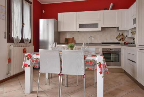 virtuve, Welc-ōM Riviera del Brenta Red Apartment (Welc-oM Riviera del Brenta Red Apartment) in Vigonovo (Padua)
