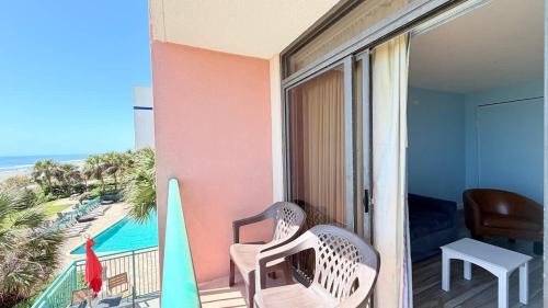 Direct Oceanfront 1BR 3rd Floor Retreat - image 3