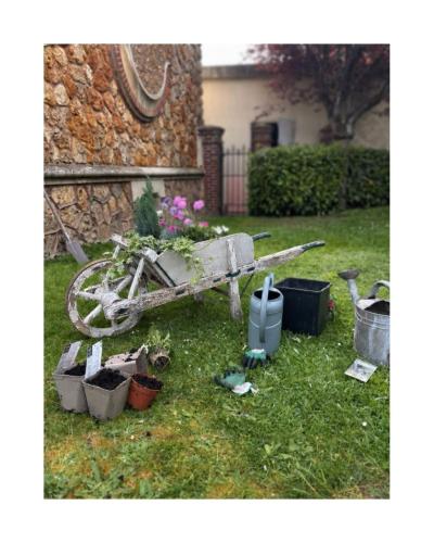 Le Lierre et La Rose in L'Aigle mazpilsēta