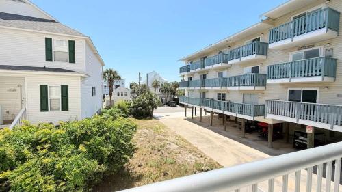 Beautiful 7BR Beach House Pool Walk to Beach - image 4