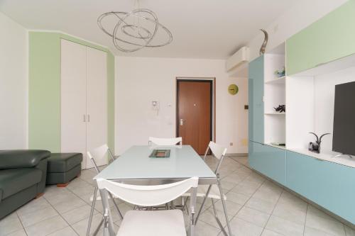 GuestHost - Comfy Flat X4 near Abbiategrasso MM2