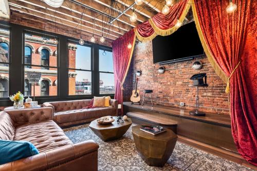 The Velvet Vault-Luxury Downtown loft with River View & walk to Broadway
