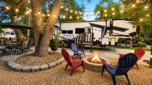 Red, White & Rodeo 2BR RV @ River Ranch 149