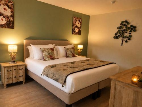1 king bed, 1 sofa bed