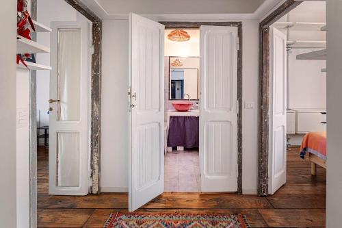 Bathroom, The Blue Door in Rome Suburbs