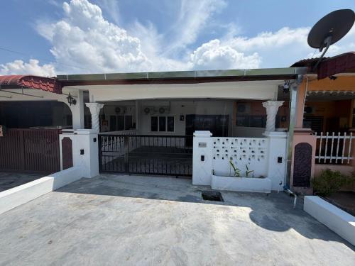 Newly Reno Terrace House Villa – khách sạn tại Sungai Siput